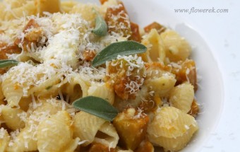 Kürbisnudeln mit Salbeibutter