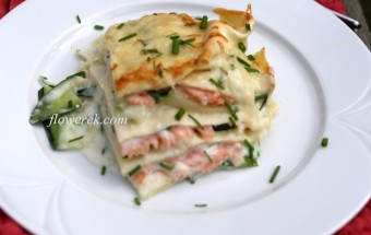 Lachslasagne mit Zucchini und Beschamelsoße