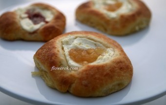 Brioches mit Frischkäse