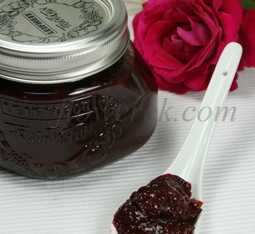 Erdbeermarmelade mit Basilikum und Balsamicoessig