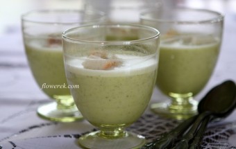 Grüne Gurkensuppe