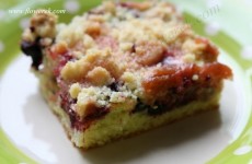 Obstkuchen mit Streuseln