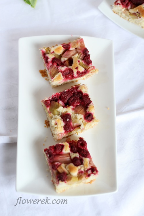 Rhabarberkuchen mit Himbeeren