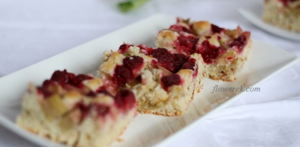 Rhabarberkuchen mit Himbeeren