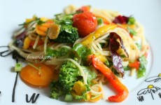 Spaghetti mit Gemüse und Spinat
