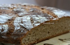 Weizen-Roggen-Brot mit Sauerteig