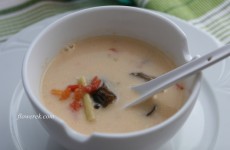 Thailändische Kokossuppe mit Hähnchen